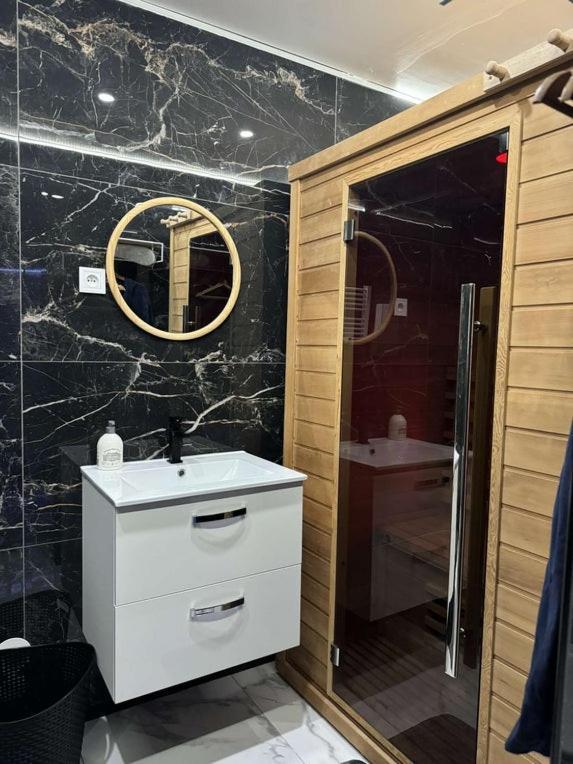Suite Gold By L Amaryllis I Jacuzzi & Sauna Prive I Centre Beziers Arrivee Autonome Eksteriør billede
