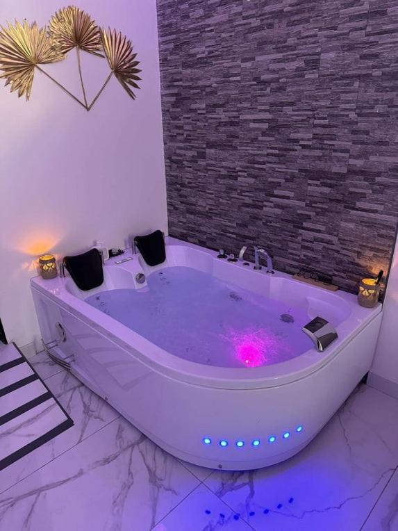 Suite Gold By L Amaryllis I Jacuzzi & Sauna Prive I Centre Beziers Arrivee Autonome Eksteriør billede