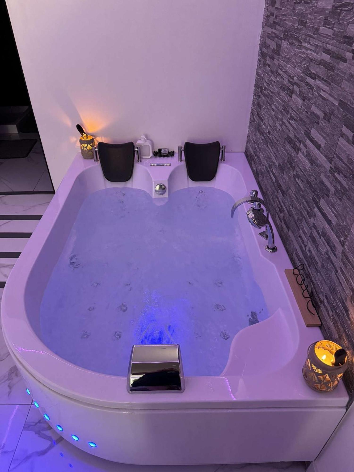 Suite Gold By L Amaryllis I Jacuzzi & Sauna Prive I Centre Beziers Arrivee Autonome Eksteriør billede