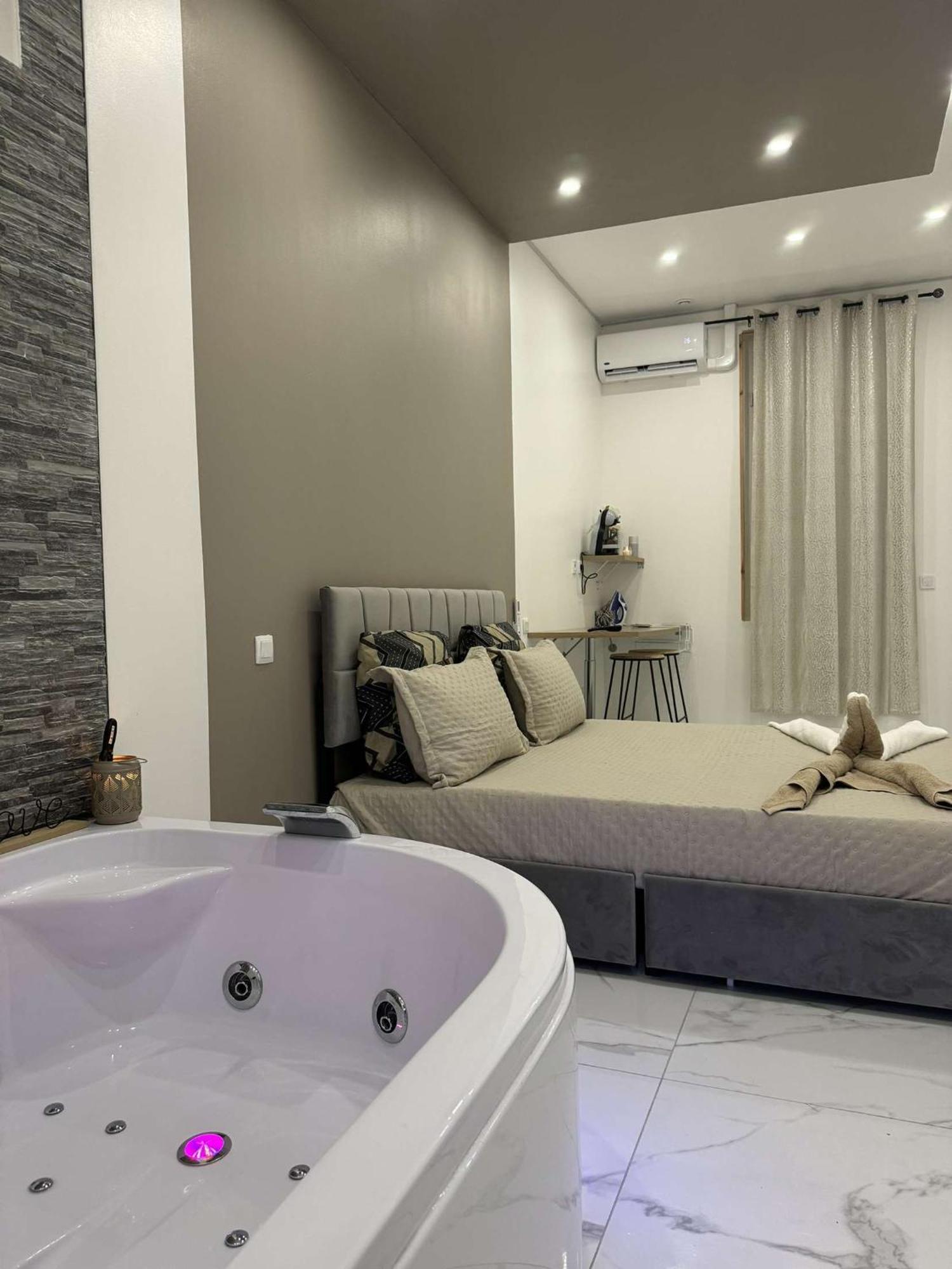 Suite Gold By L Amaryllis I Jacuzzi & Sauna Prive I Centre Beziers Arrivee Autonome Eksteriør billede
