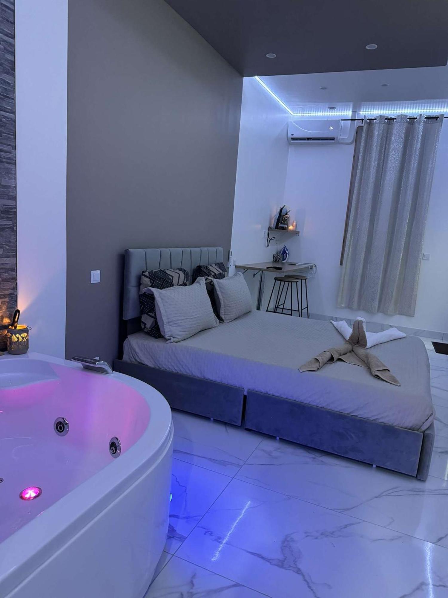 Suite Gold By L Amaryllis I Jacuzzi & Sauna Prive I Centre Beziers Arrivee Autonome Eksteriør billede