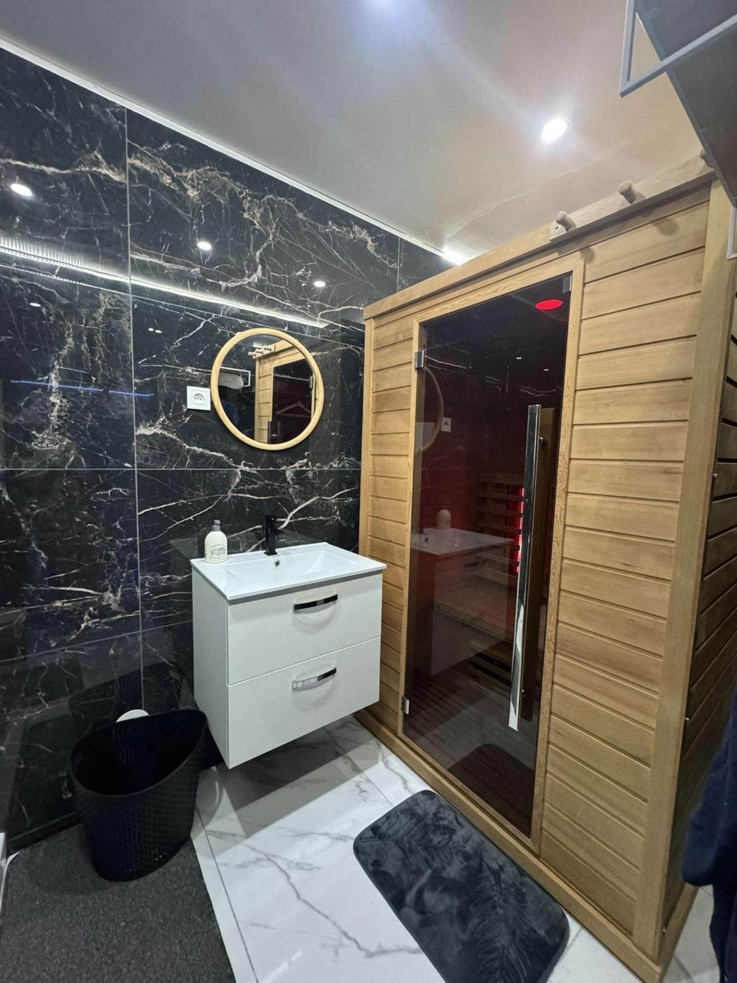 Suite Gold By L Amaryllis I Jacuzzi & Sauna Prive I Centre Beziers Arrivee Autonome Eksteriør billede