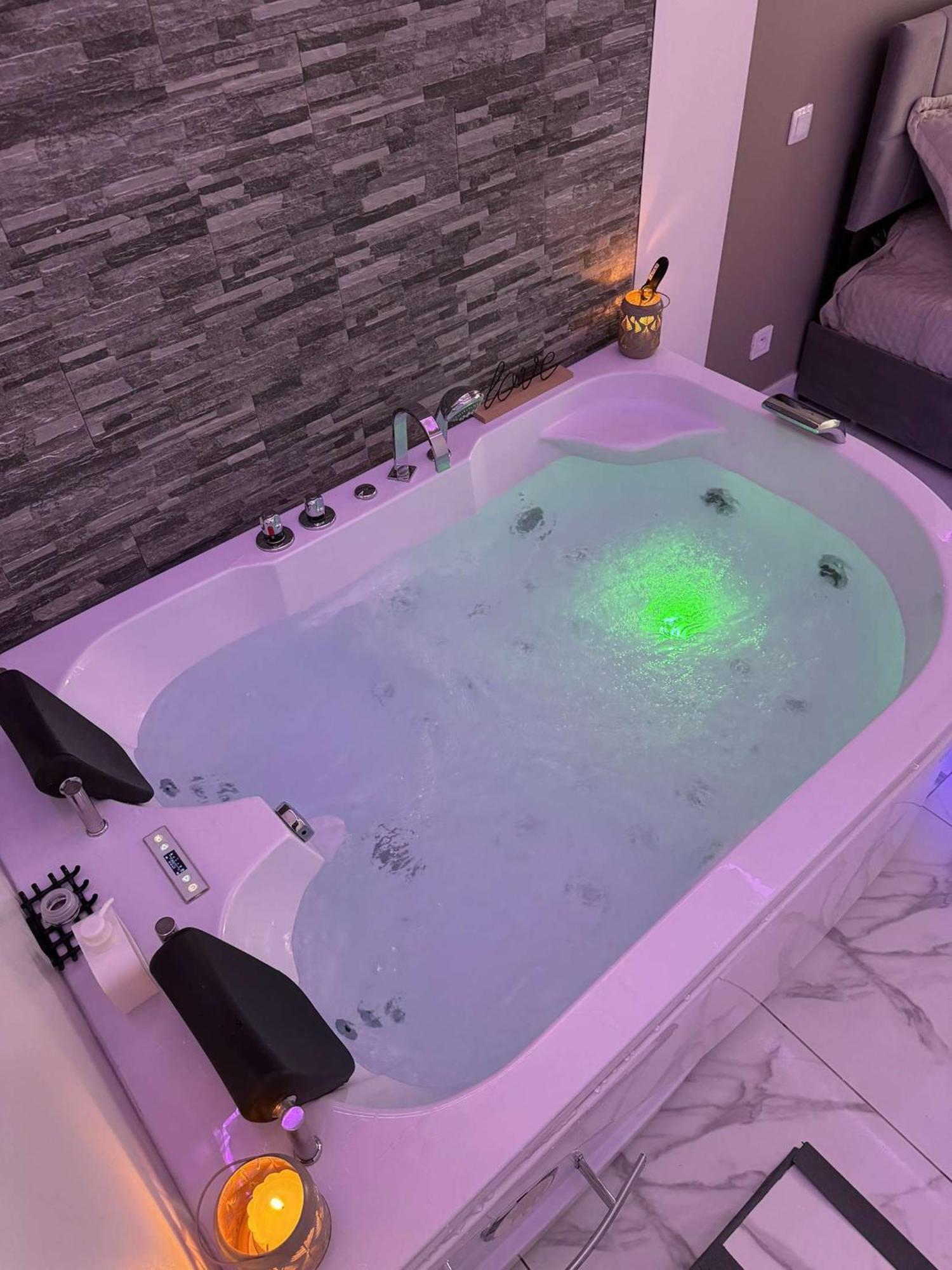 Suite Gold By L Amaryllis I Jacuzzi & Sauna Prive I Centre Beziers Arrivee Autonome Eksteriør billede
