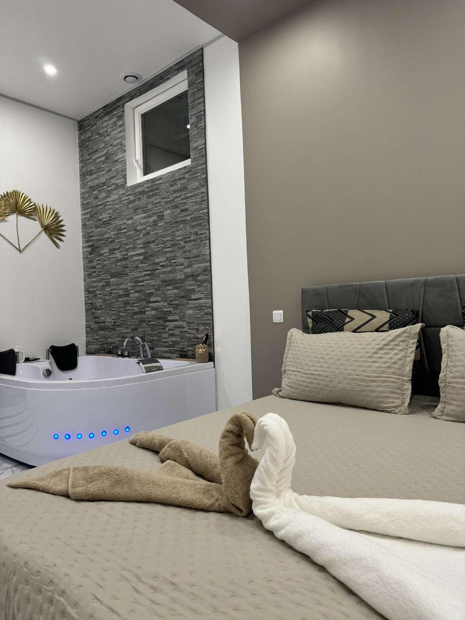 Suite Gold By L Amaryllis I Jacuzzi & Sauna Prive I Centre Beziers Arrivee Autonome Eksteriør billede
