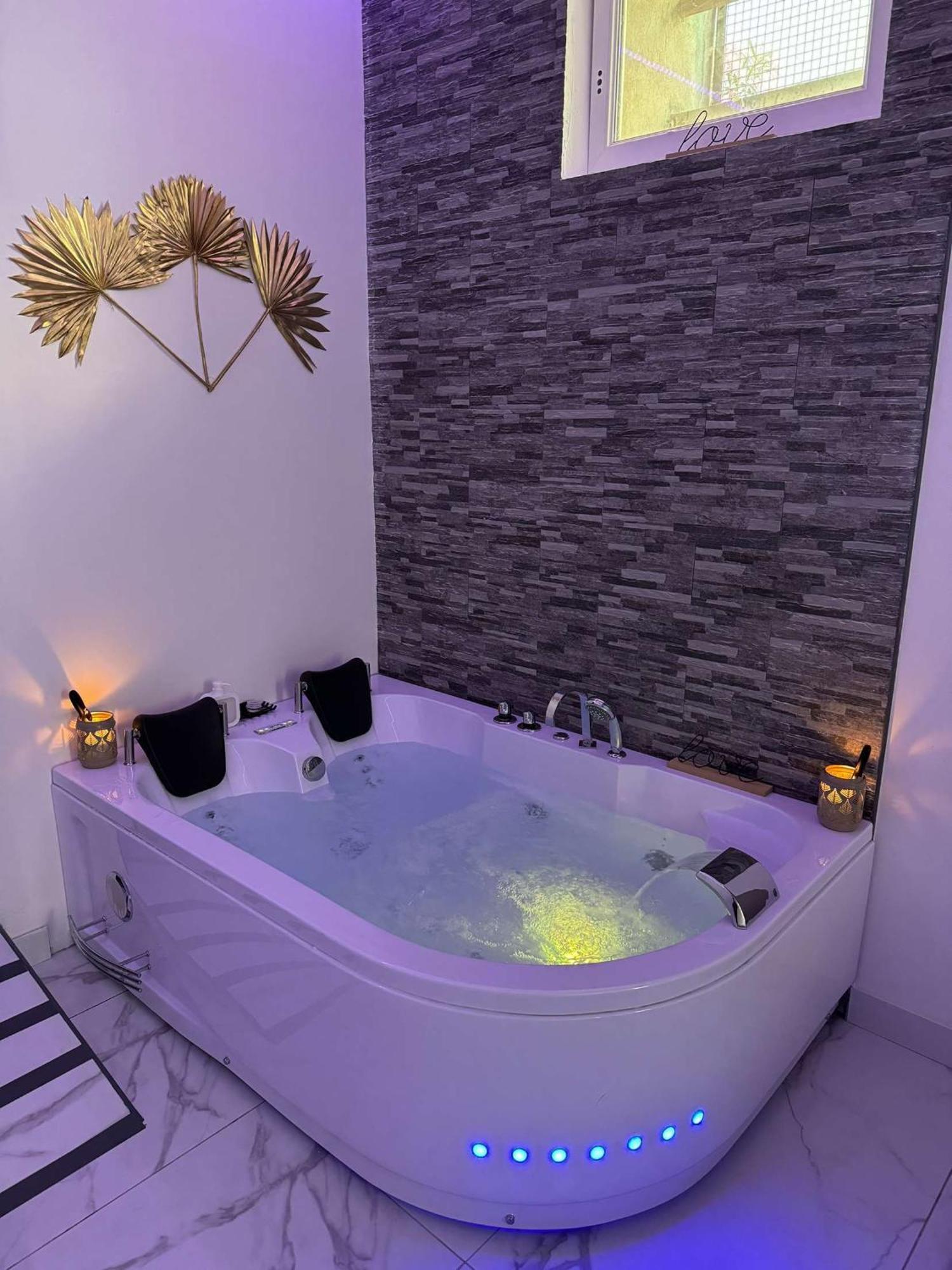 Suite Gold By L Amaryllis I Jacuzzi & Sauna Prive I Centre Beziers Arrivee Autonome Eksteriør billede