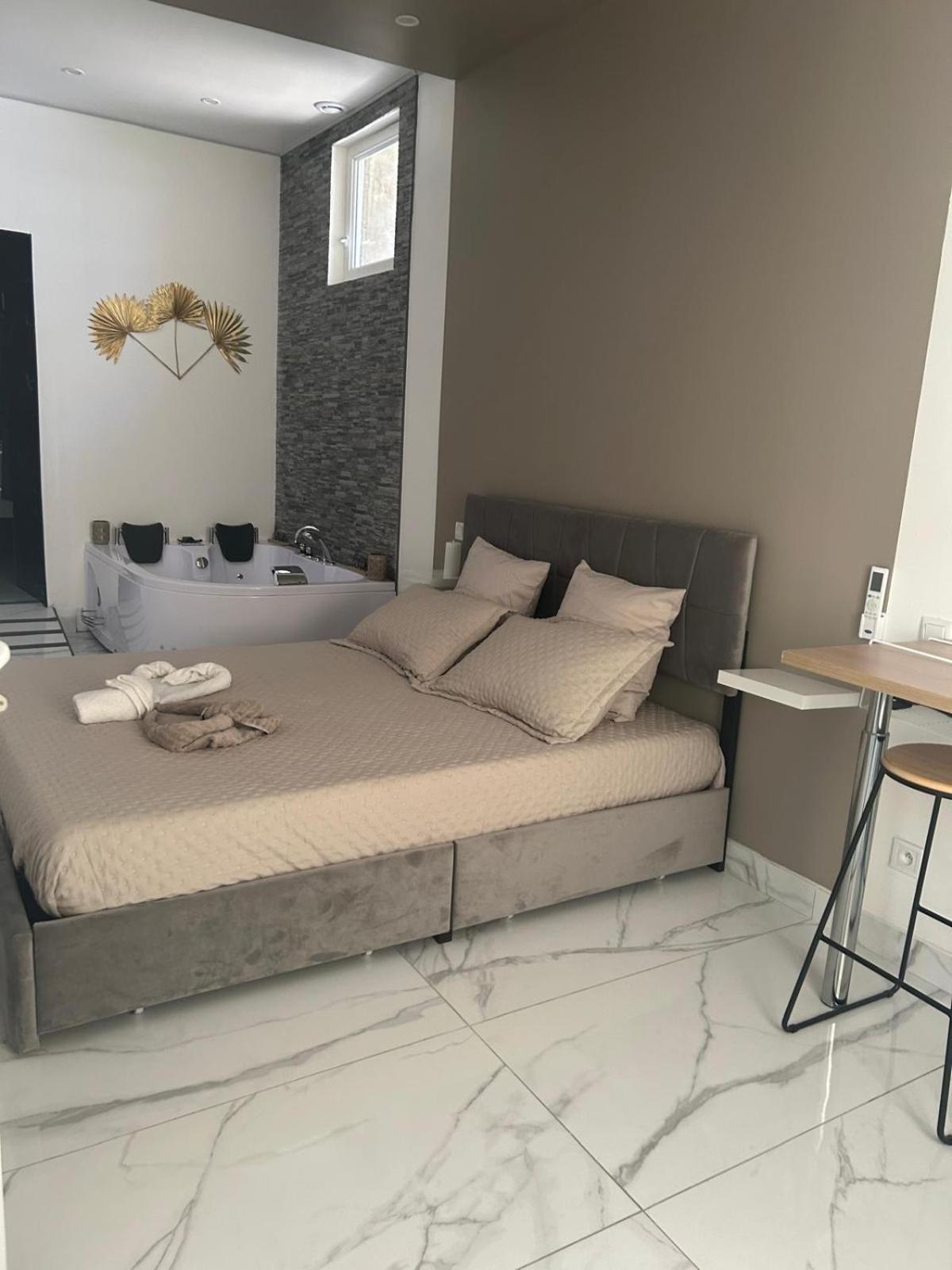 Suite Gold By L Amaryllis I Jacuzzi & Sauna Prive I Centre Beziers Arrivee Autonome Eksteriør billede